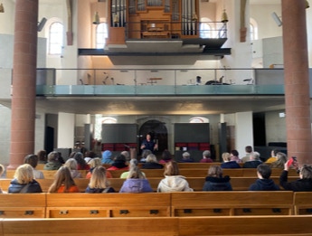 Spaziergang außergewöhnliche Hanauer Frauen und Märchen