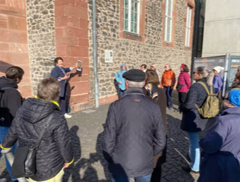 Spaziergang außergewöhnliche Hanauer Frauen und Märchen