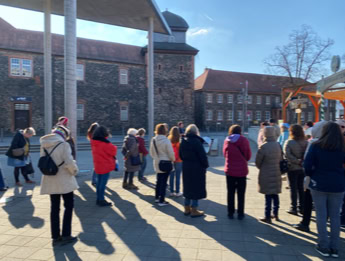 Spaziergang außergewöhnliche Hanauer Frauen und Märchen